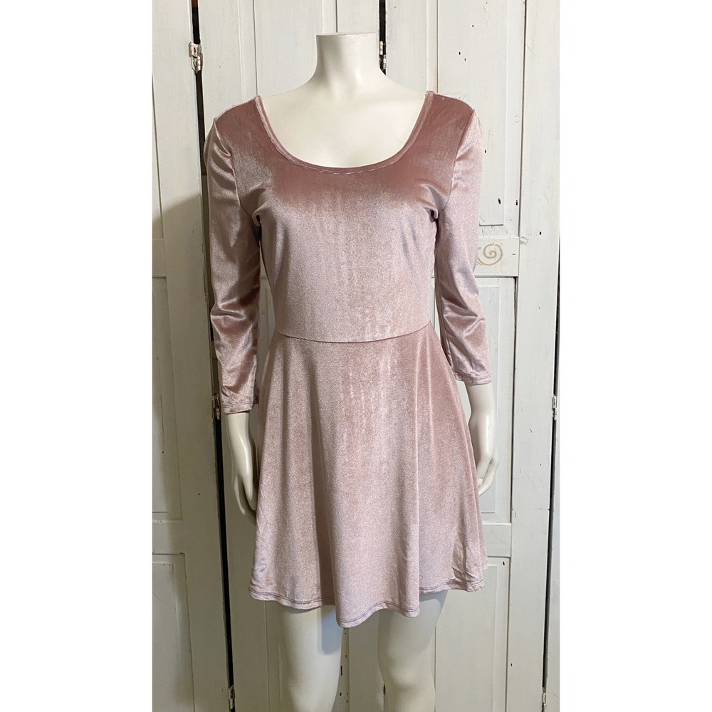 Want and Need Pink Stretch Velvet Skater Dress 3/4 Sleeve Scoop Neck Mini JR M